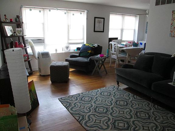 3rd image of 5335 N California Ave #208-2I