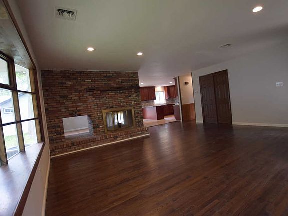 5th image of 828 Tappan St