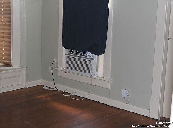 4th image of 204 Mount Vernon Ct APT 2