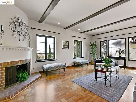 5th image of 4301 Bridgeview Dr