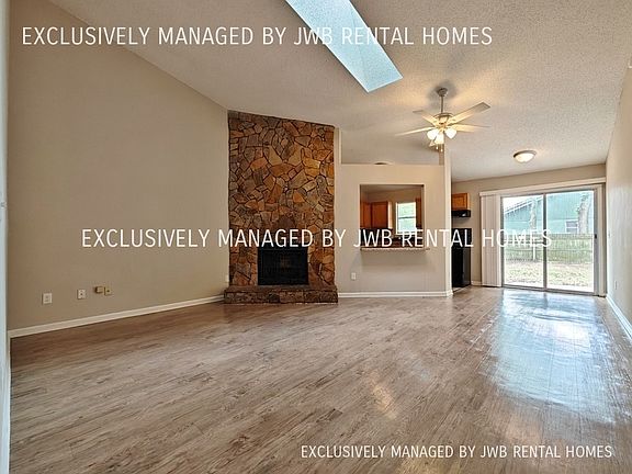 5th image of 1056 Willow Cove Ct W