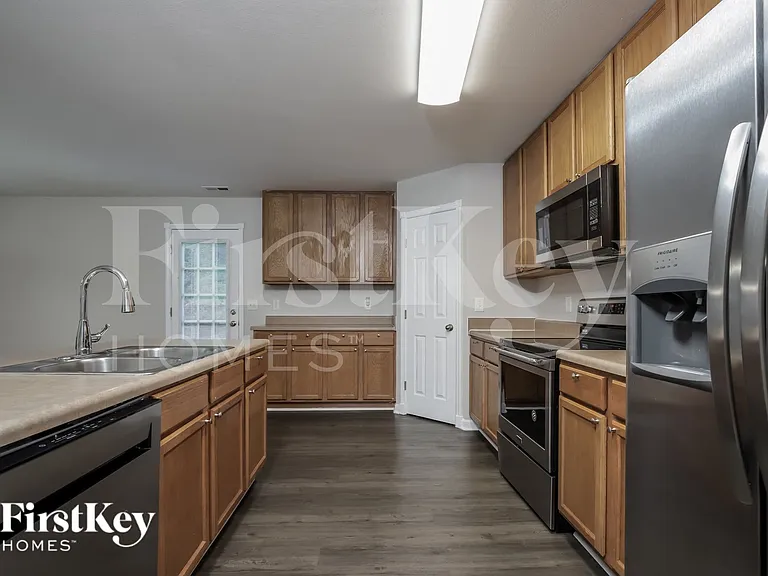 612 Brassfield Dr — Photo 6