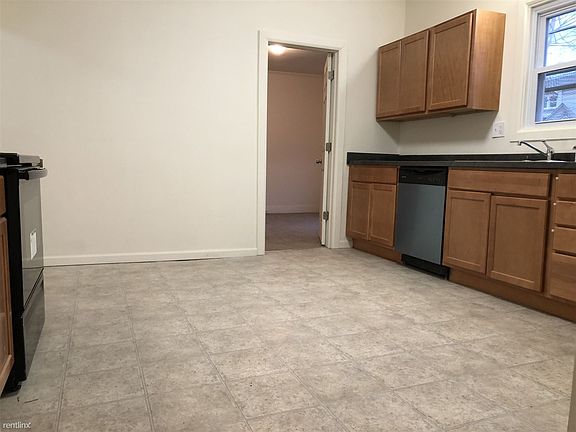 5th image of 16 Marion Ave