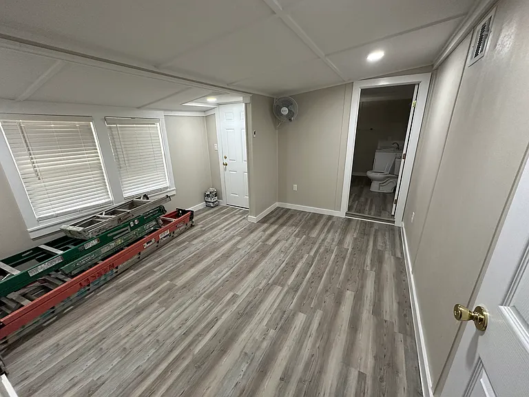 1503 W Brown St — Photo 10