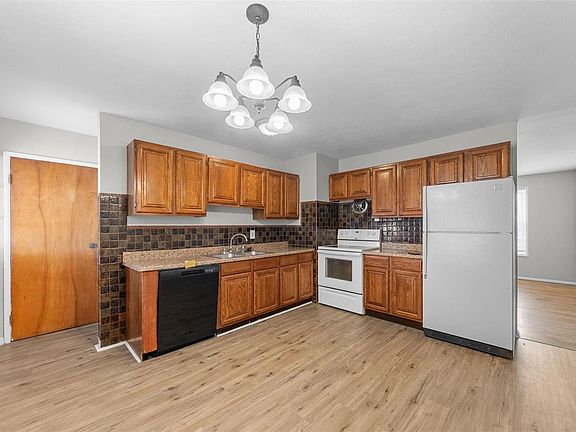 5th image of 12193 Belaire Pl