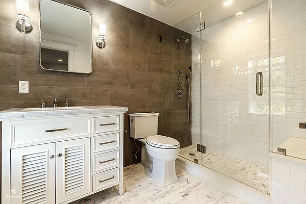 Rented by Dixon Advisory USA Inc. | media 11