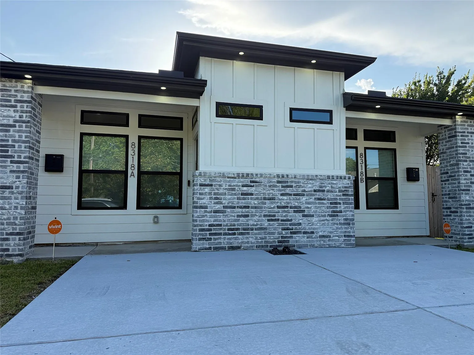 3 bed, 2.0 bath, 1211 sqft, $2,000 — Photo 2
