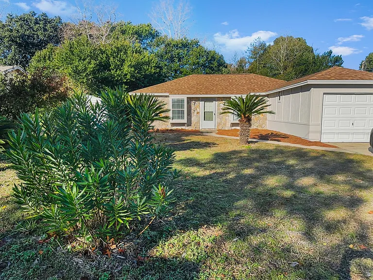 115 Christopher Dr — Photo 3
