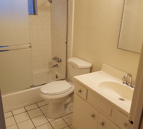 4th image of 225 W Eaton Ave APT 21
