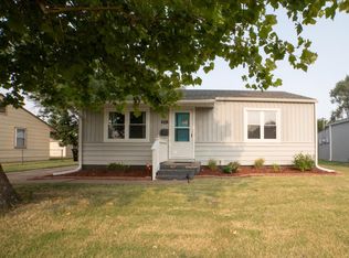881 Windsor Dr, Salina, KS 67401