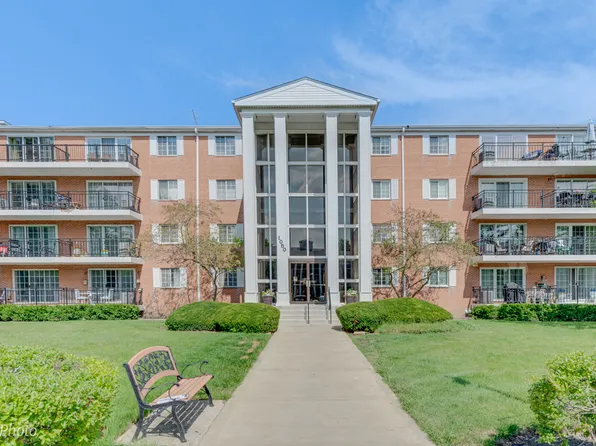 1050 N Farnsworth Ave APT 415, Aurora, IL 60505