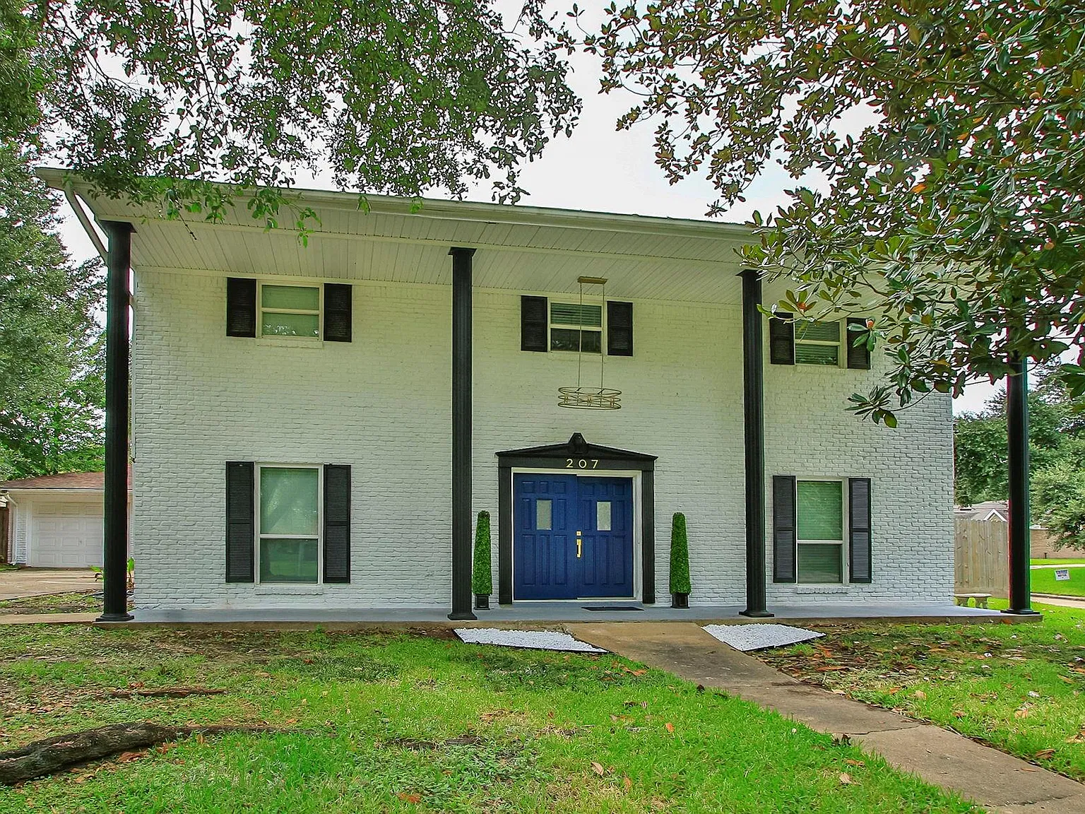 3 bed, 2.0 bath, 2235 sqft, $3,200 — Photo 2