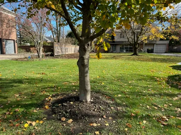 945 Pine Tree Ln, Winnetka, IL 60093