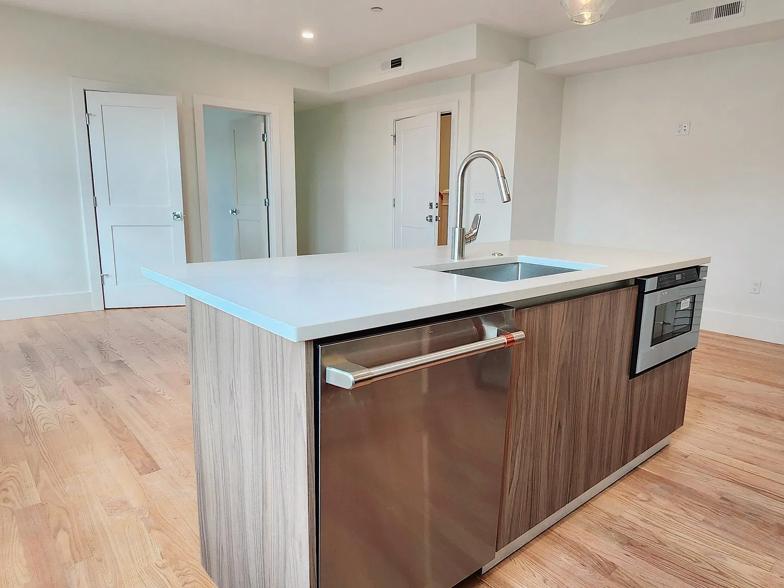 1 bed, 616 sqft, $3,400 — Photo 3