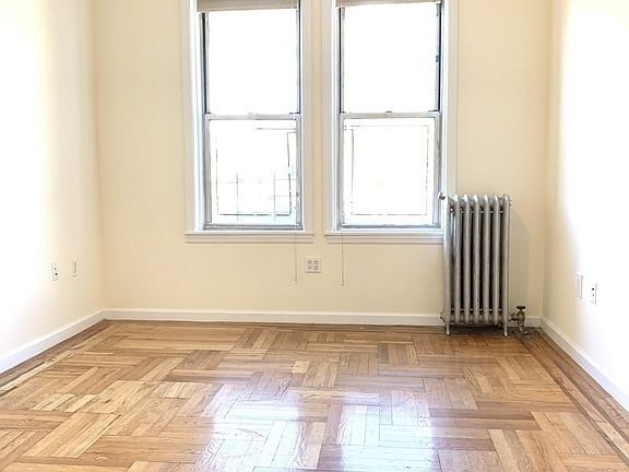5th image of 2450 27th St APT 3R