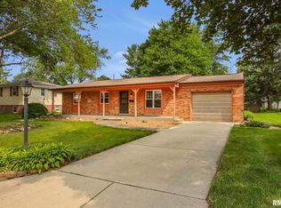 935 E Madison St, Morton, IL 61550