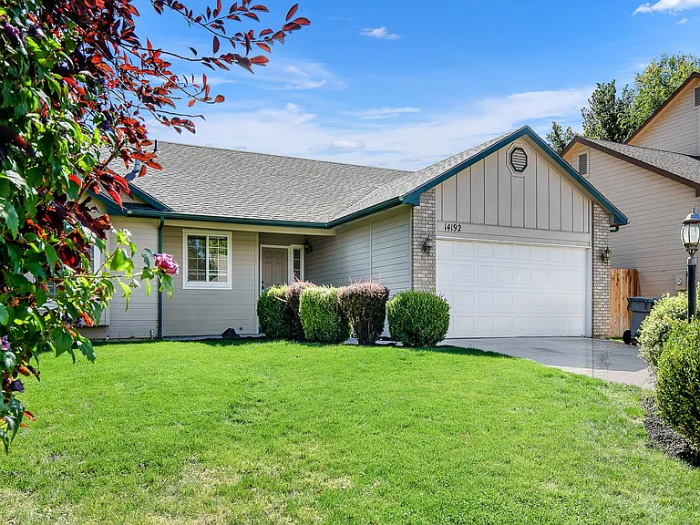14192 W Chadford Dr — Photo 2