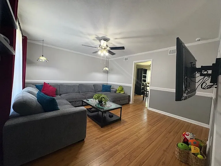 374 Lloyd St — Photo 3