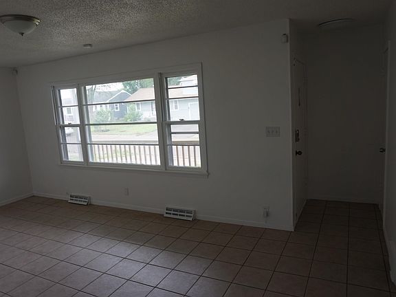 3rd image of 1025 Brown St