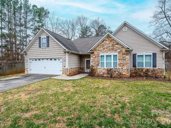 1825 Plaza Dr, Hickory, NC 28602