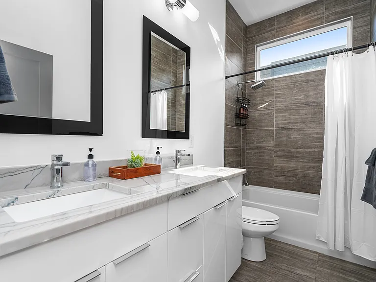 753 Fraser St SE — Photo 38