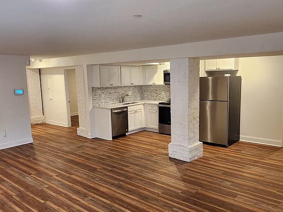 3rd image of 70 E Lee St