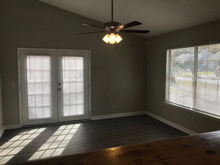 102 S Quail Xing — Photo 3
