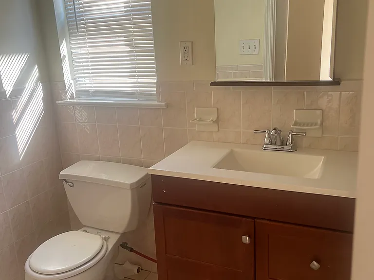241 Clerk St — Photo 9