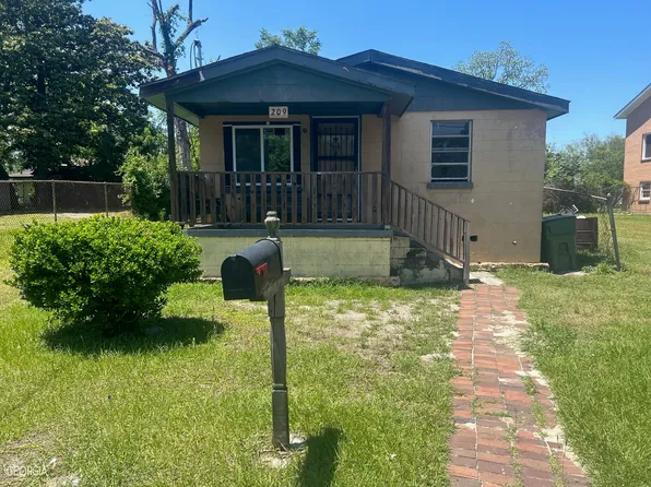 209 Baker St, Savannah, GA 31415