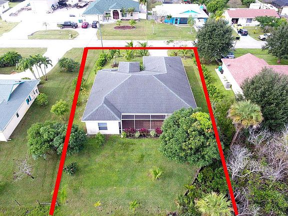 5th image of 1549 SE Crowberry Dr