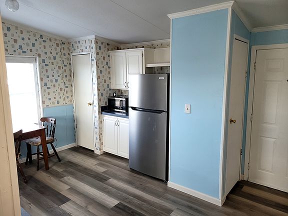 5th image of 135 Janecek Dr #A
