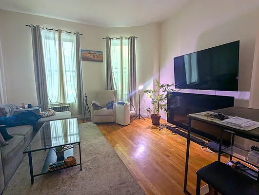 Rented by Manhattan Spaces | media 9