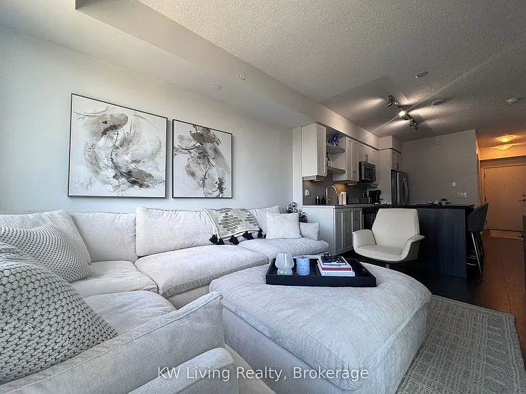 525 Adelaide St W #809 — Photo 7