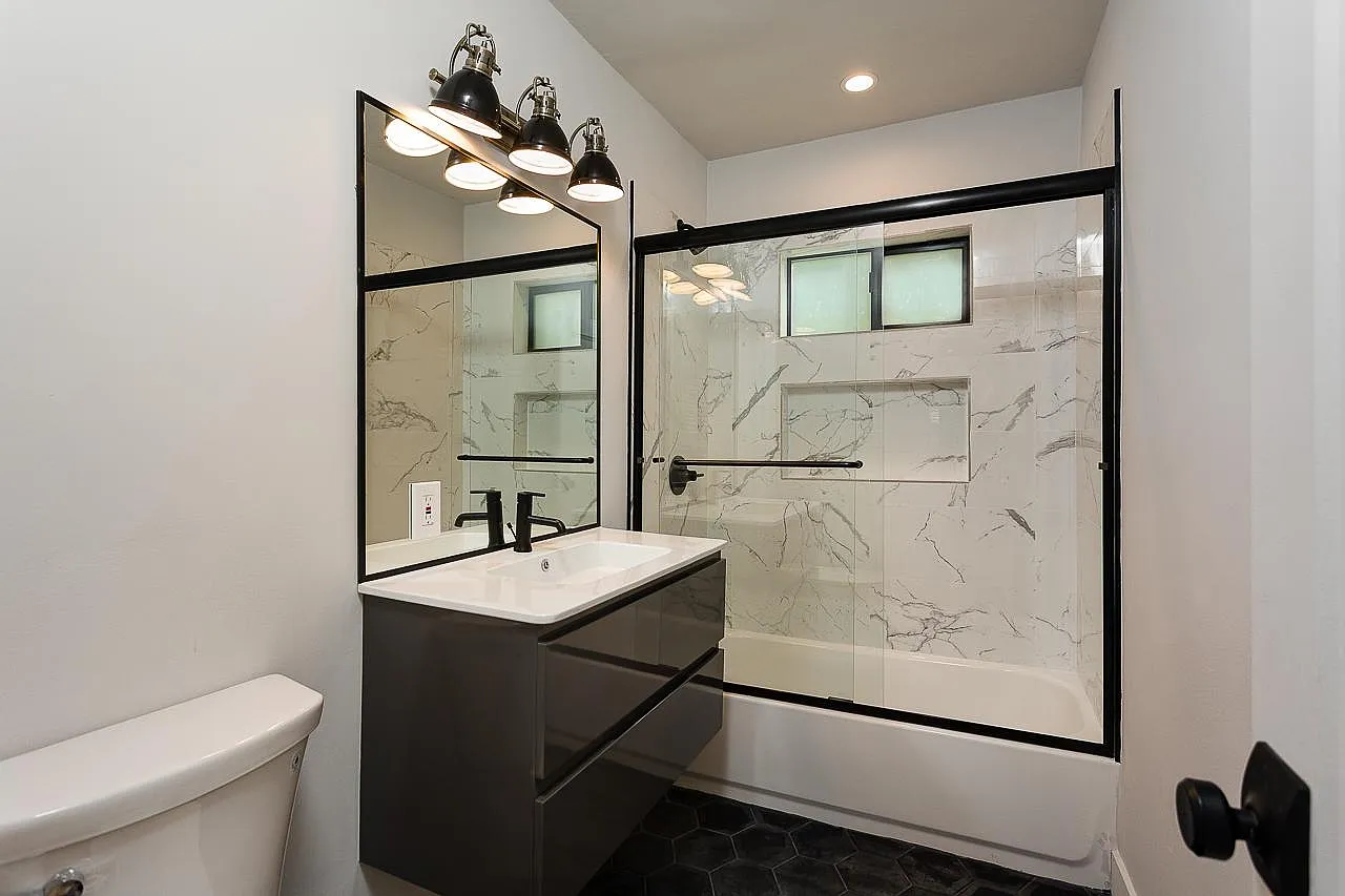 Studio, 400 sqft, $1,495 — Photo 4
