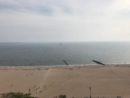 Sold by Elbe Real Estate Inc | media 22