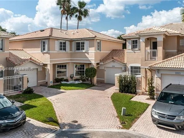 17079 NW 22nd St, Pembroke Pines, FL 33028