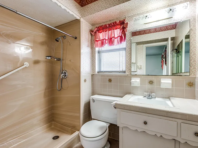 8355 Lullwater Dr — Photo 12