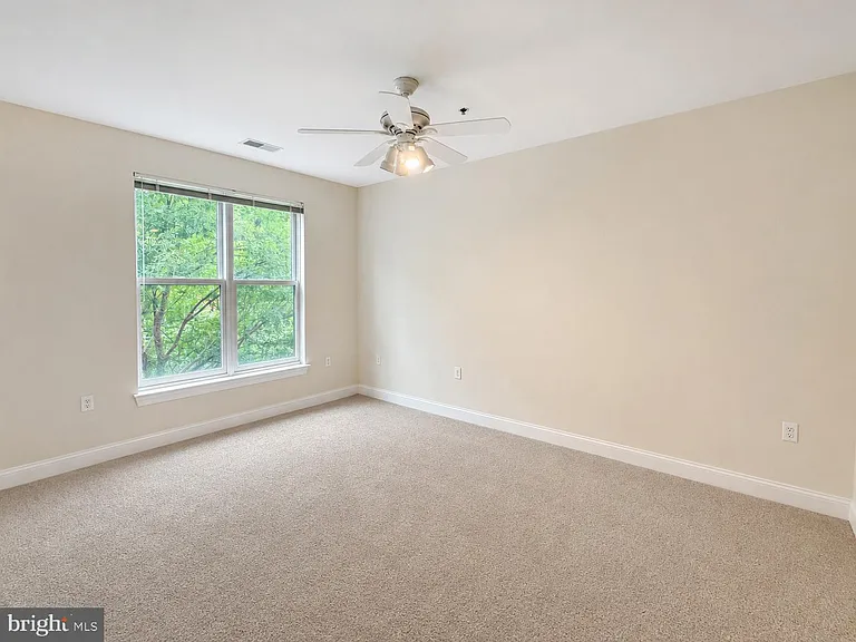 38 Maryland Ave #335 — Photo 15