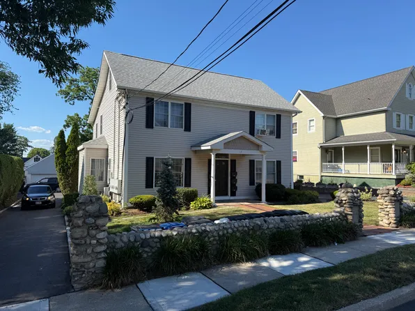 (undisclosed Address), Huntington, NY 11743