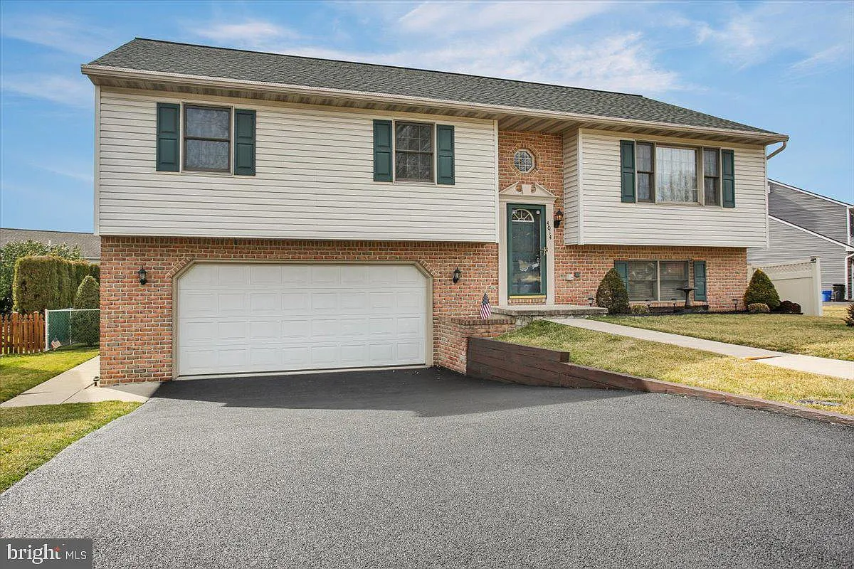 4014 Merrybells Ave photo 1