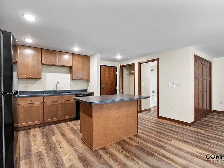 610 Gray St Apartments — Photo 2