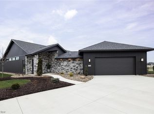 9160 Pleasant Ridge Cir, North Ridgeville, OH 44039