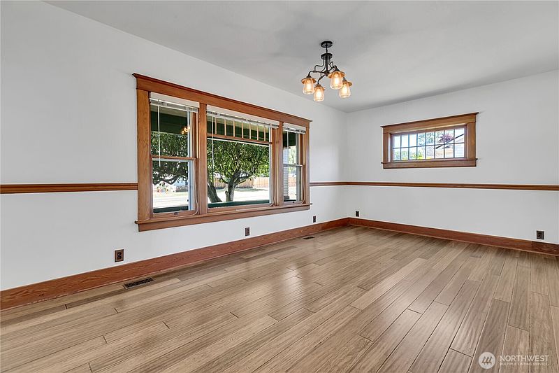 5th image of 401 Varner Avenue SE