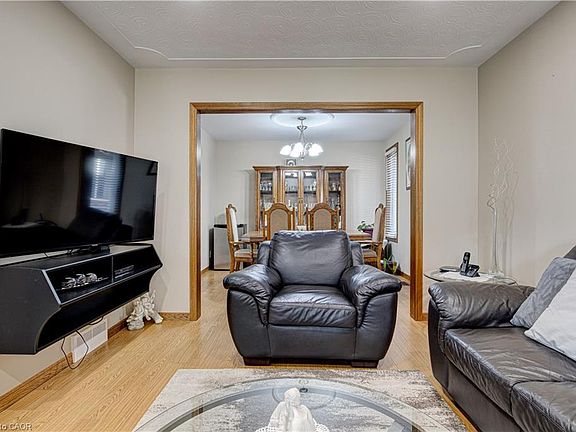 5th image of 67 Durham St