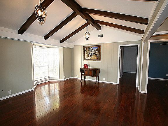 3rd image of 1509 Hawthorn Dr