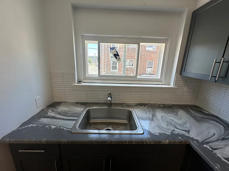 638 E Carver St #1 — Photo 5