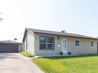 7 E Briarwood Dr, Streamwood, IL 60107