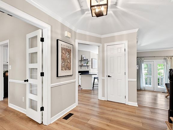 3rd image of 1006 Napa Pl