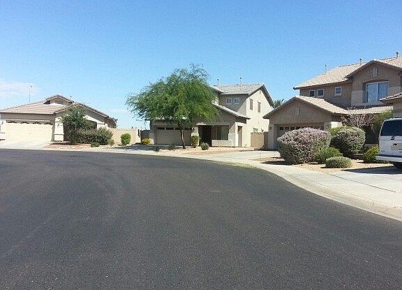 3rd image of 105 S 115th Dr