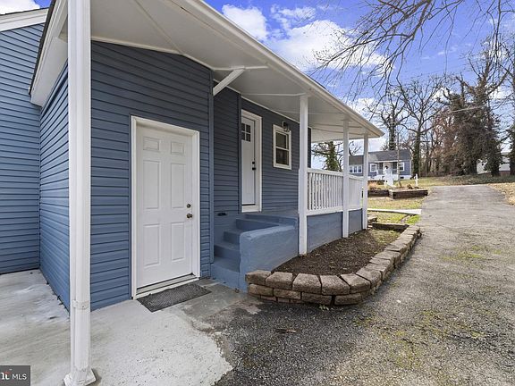 4th image of 4104 Maple Rd
